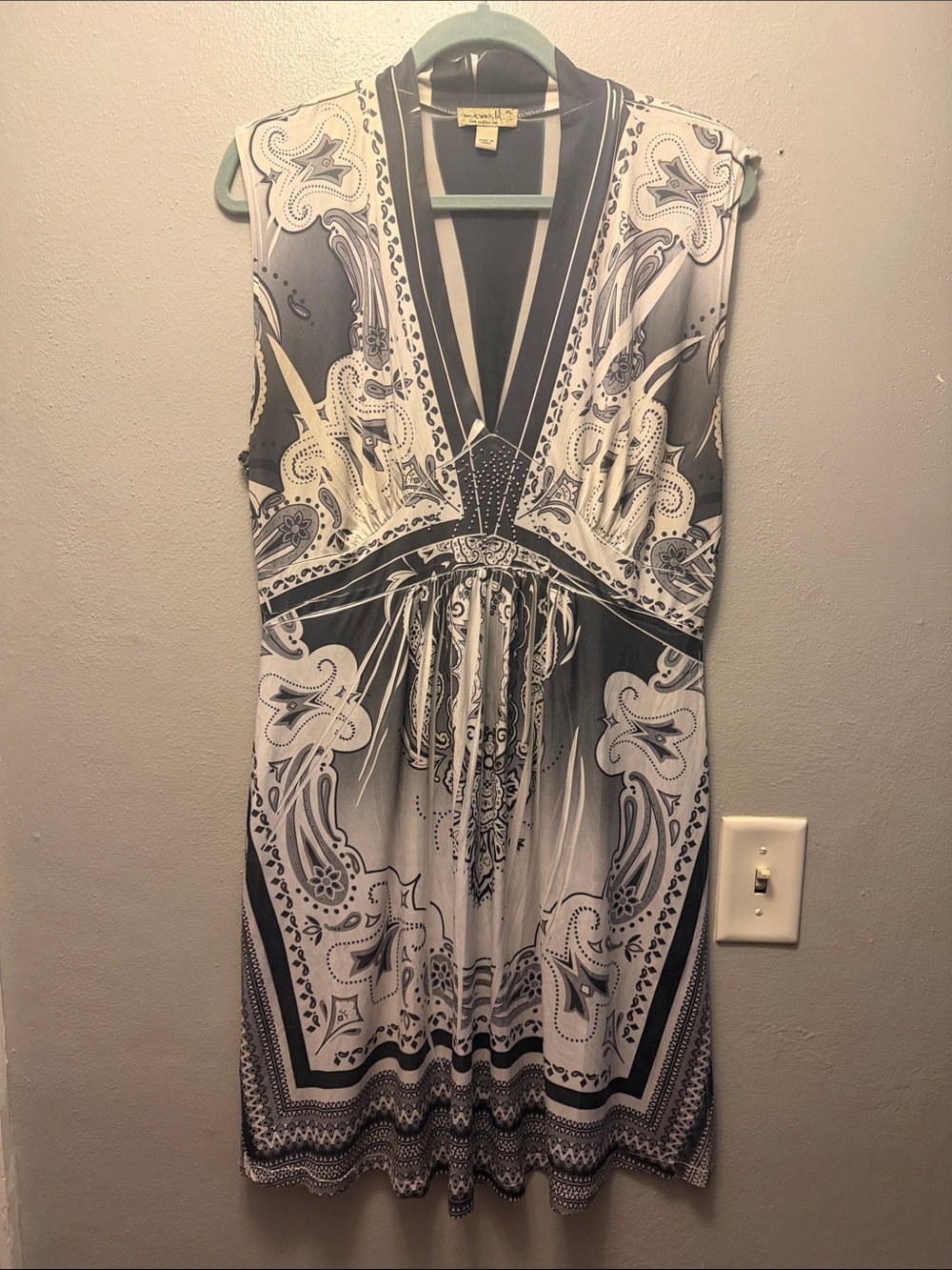 One World Sleeveless V-Neck Printed Dress - Black & White